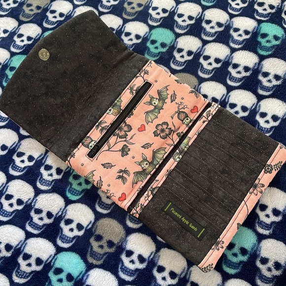 Pink and Black Wallet/Clutch with Floral Bat Pattern and Vegan Leather NWOT - Picture 5 of 10